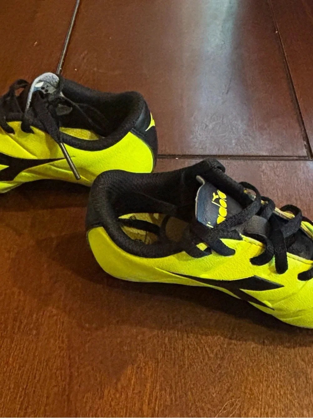 Diadora Kids Unisex Size 10 Soccer Cleats Barely Worn